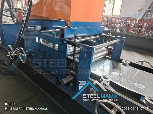 Máquina para fabricar marcos de puertas