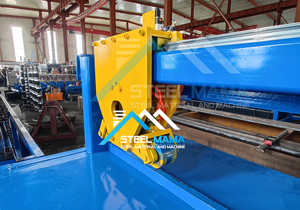 Máquina para puertas con contraventanas de acero