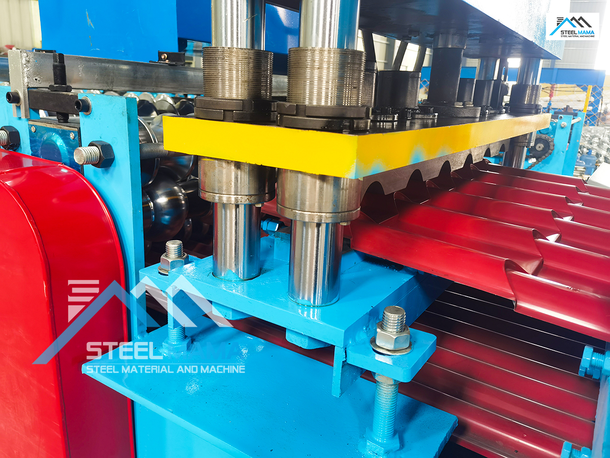 Máquina formadora de rollos de cubierta de metal